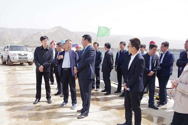 黄继宗调研开云登陆入口过境车辆综合服务中心一期（开云登陆入口市中心充电站）项目建设情况(图2)