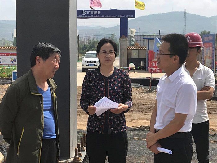 市政协副主席禹文长一行调研开云登陆入口过境车辆综合服务中心一期（开云登陆入口市中心充电站）项目建设工作(图2)